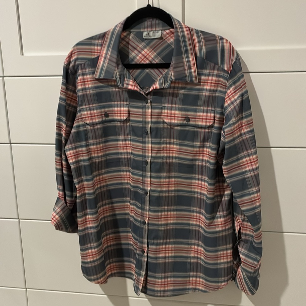 Ascend long sleeve shirt
Size XL women’s